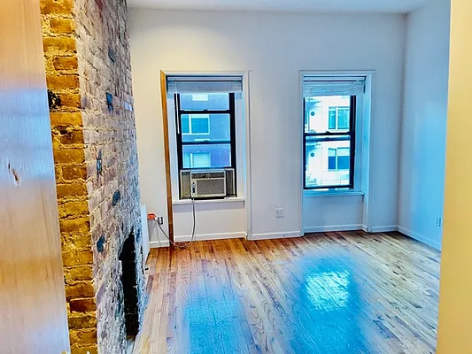 Rented by Bank Neary | media 30