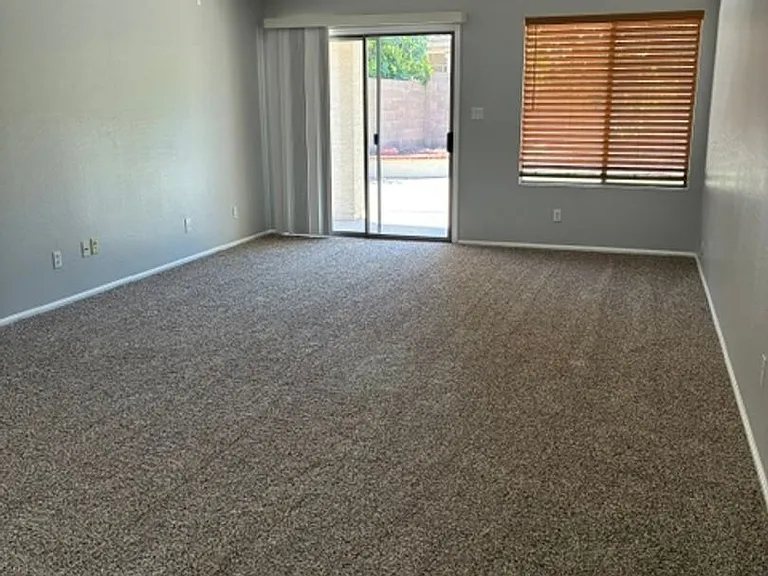 529 E Cantebria Dr — Photo 5