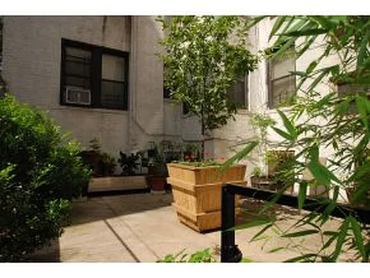 Sold by Coldwell Banker Mid Plaza Real Estate | media 8