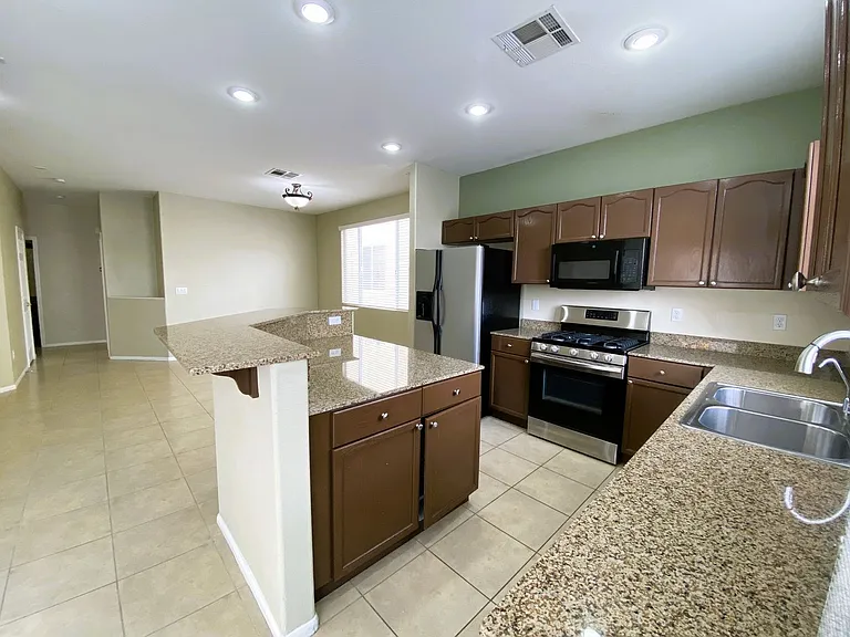 172 Flying Hills Ave — Photo 12