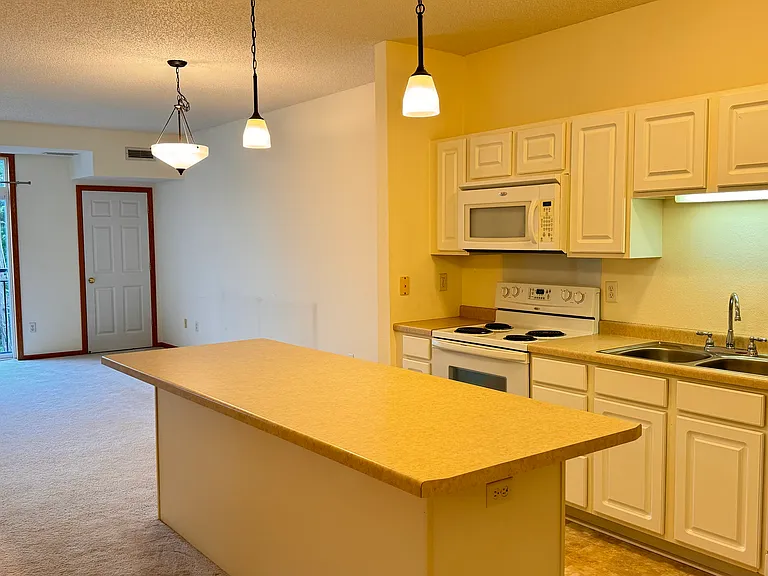 1776 Maryland Ave E #204 — Photo 4