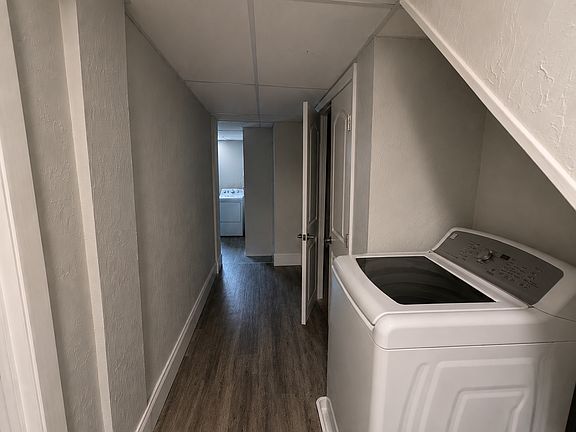 4th image of 195 Maverick St #1