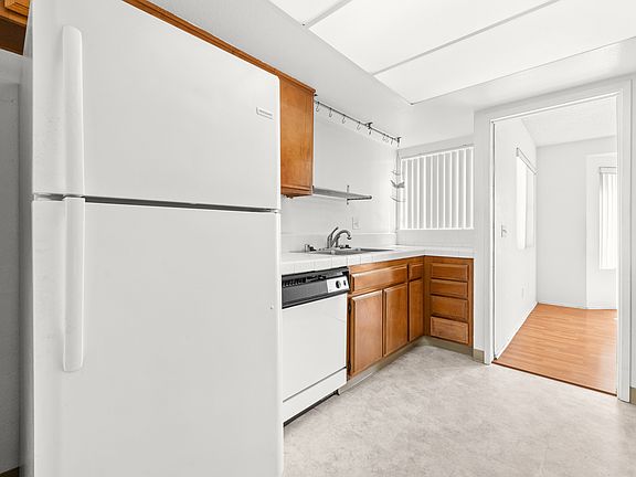 5th image of 376 Center St Unit 120