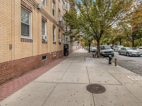 2166 Bronx Park East image 4 of 20