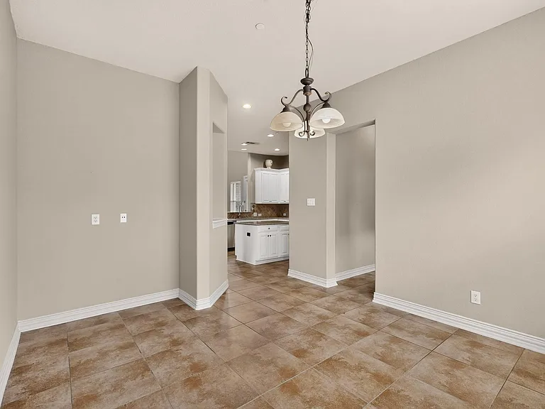 475 Fenwick Dr — Photo 16