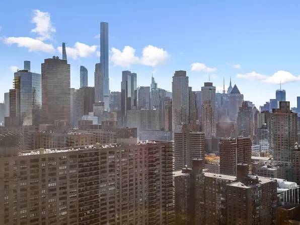 200 Riverside Boulevard image 4 of 11