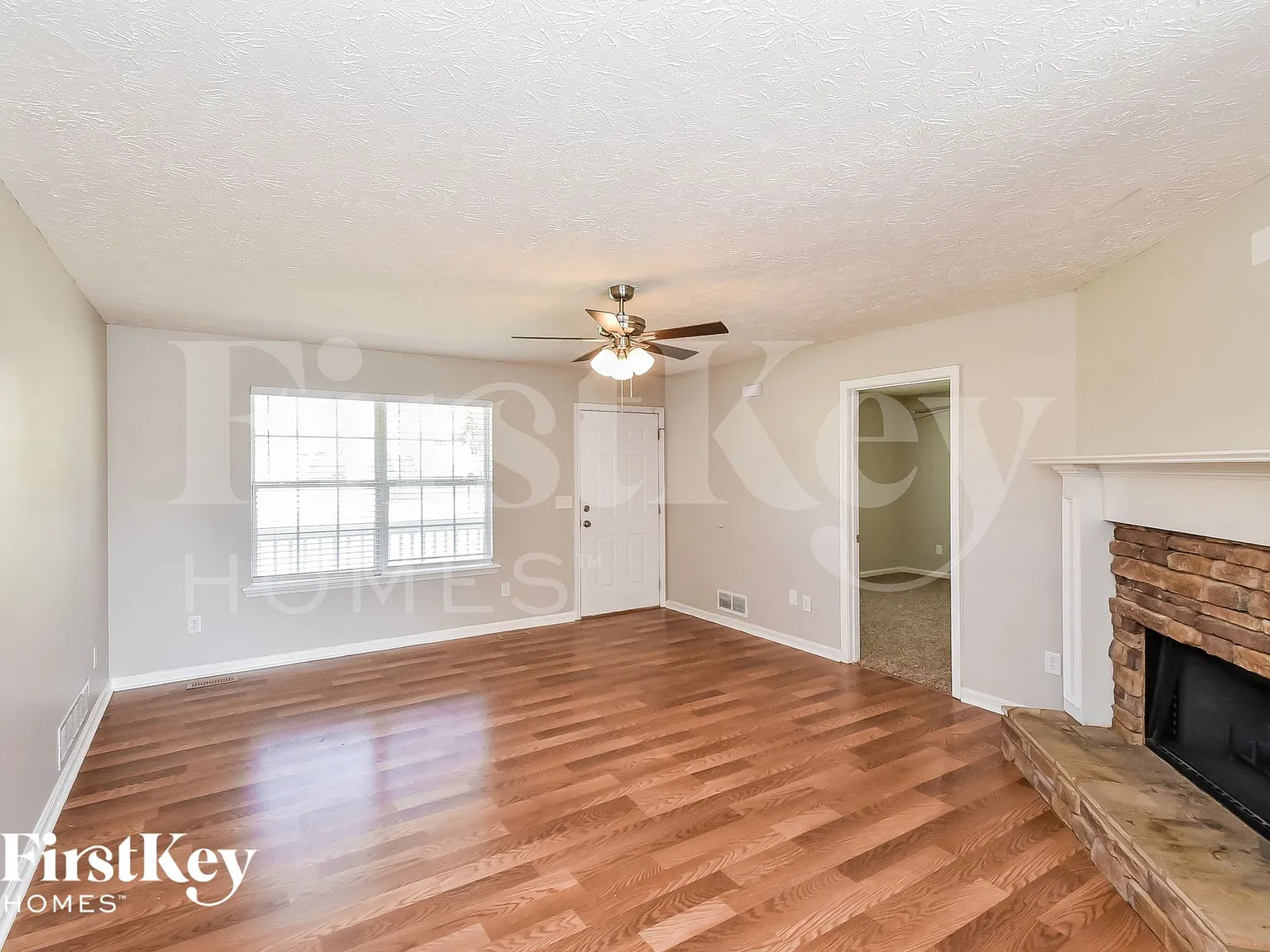 3 bed, 2.0 bath, 1118 sqft, $1,590 — Photo 3