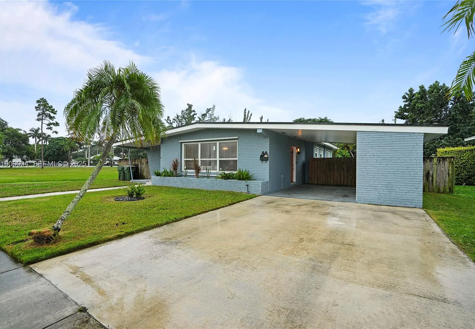 3 bed, 2.0 bath, 1302 sqft, $3,300 — Photo 4
