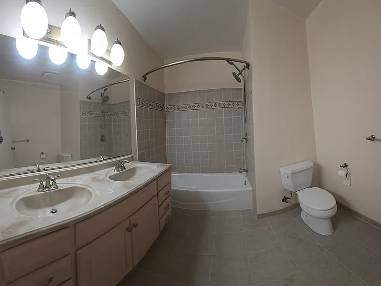 5170 E Huntington Ave — Photo 3