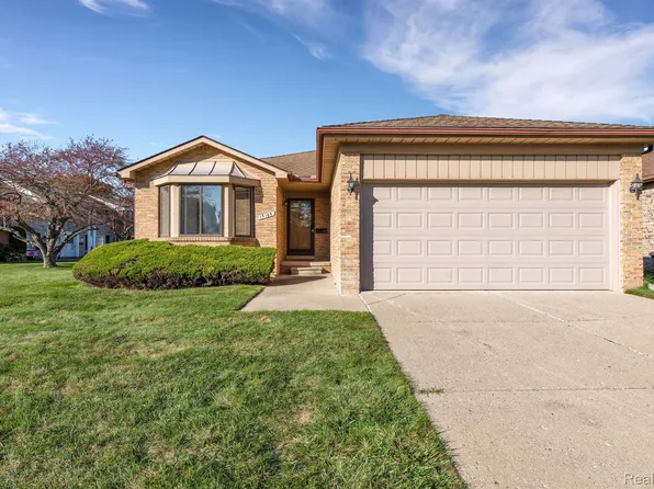 15165 Granada Plz, Warren, MI 48088