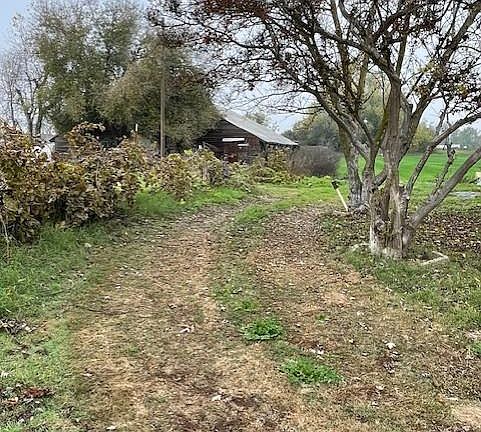 2nd image of 207 E Clausen Rd