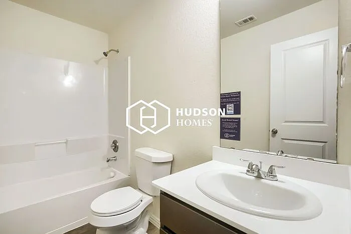 4919 Wellington St — Photo 11