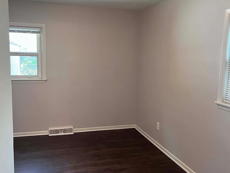 3051 Queen St — Photo 17