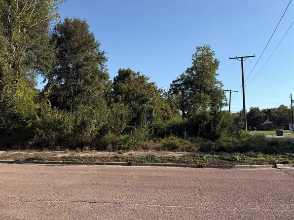 1018 3rd St, Orange, TX 77630