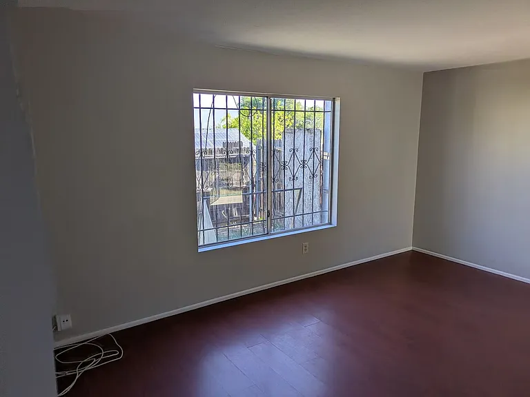 8430 Noeline Ave — Photo 3