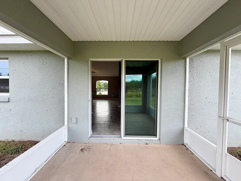 15677 SW 37th Cir — Photo 30
