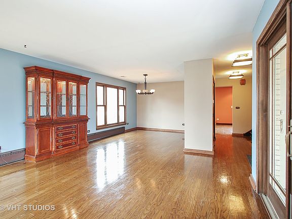 3rd image of 255 Park Ln