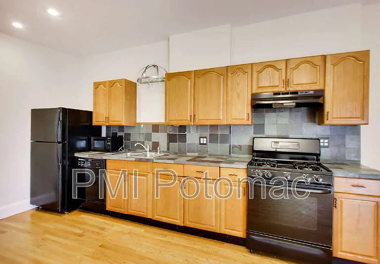 1952 Calvert St NW #4 — Photo 9