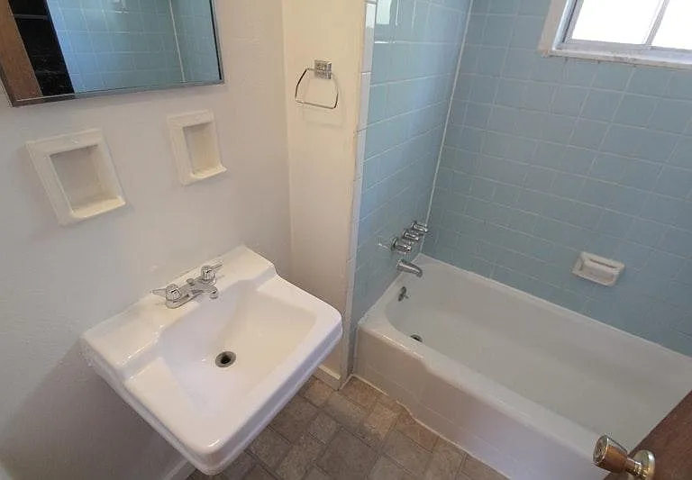 419 Franklin Ave #C — Photo 6