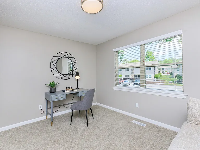 Laurel Ridge Apartments — Photo 12