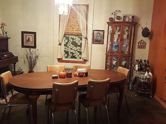 Dining room with piano