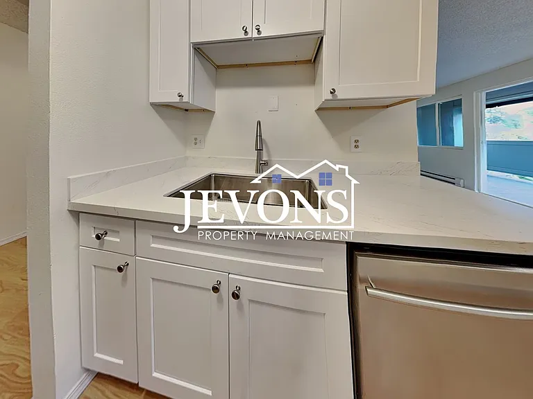 3915 Mason Loop Rd #4 — Photo 5