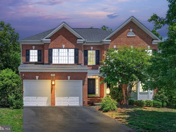 25670 S Village Dr, Chantilly, VA 20152