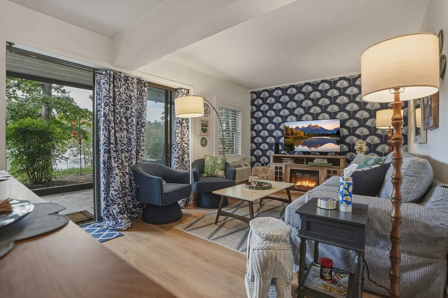 1 bed, 1.0 bath, 398 sqft, $2,220 — Photo 1