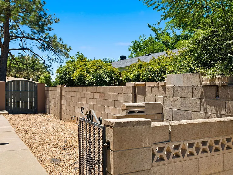 9817 Mary Ellen Pl NE — Photo 39