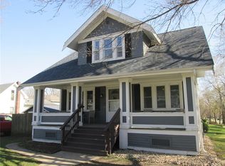 319 32nd St NE, Cedar Rapids, IA 52402