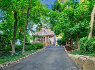 19 Malcolm Rd, Mahwah, NJ 07430