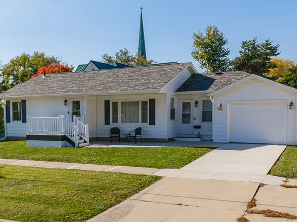 509 5th Ave, De Witt, IA 52742