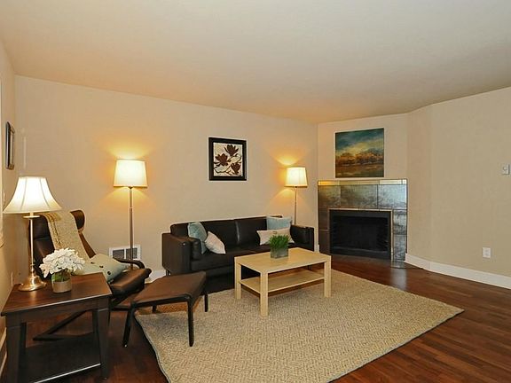2nd image of 11054 NE 33rd Pl APT B7