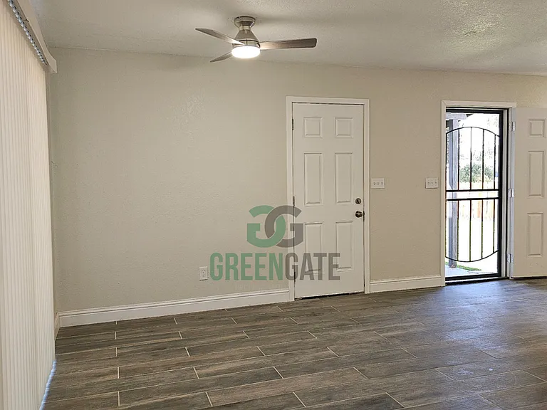 901 Valente Way — Photo 7