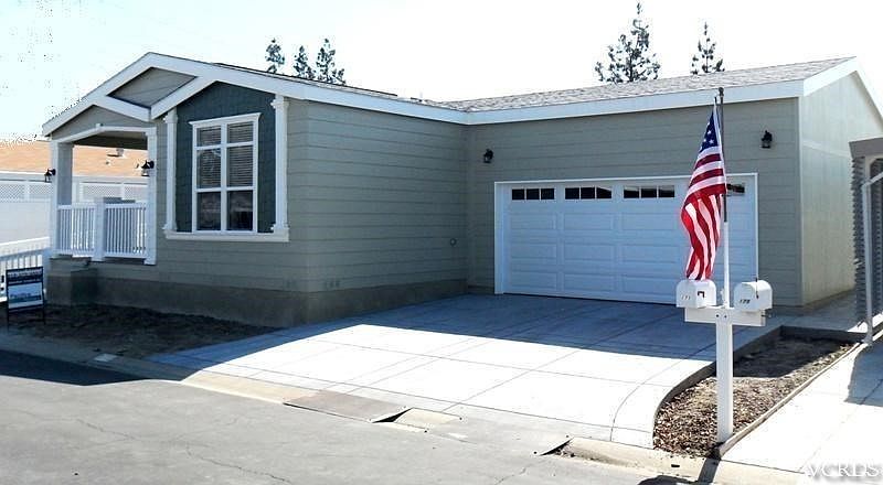 Two car garage and a driveway!