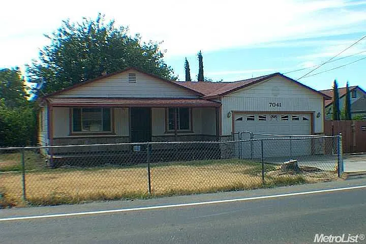 7041 10th St photo 1