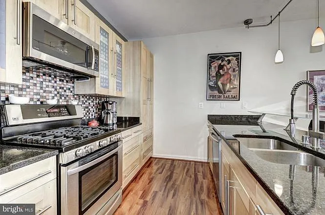 211 R St NE #A — Photo 17