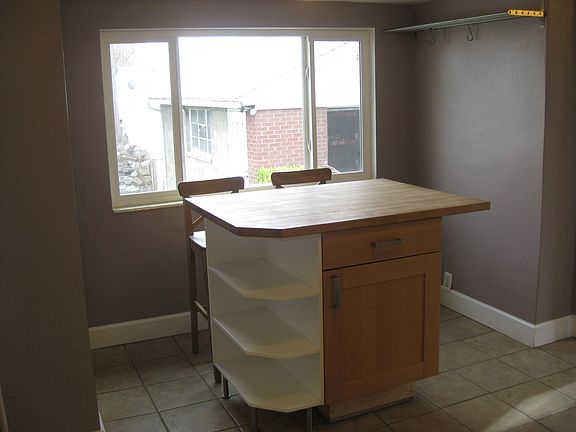 4th image of 470 E Haven Ave