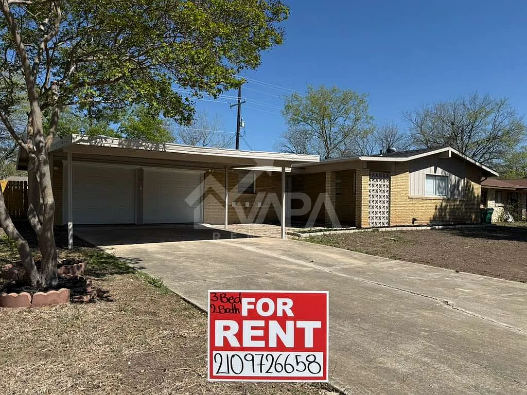 3 bed, 1379 sqft, $1,800 — Photo 2