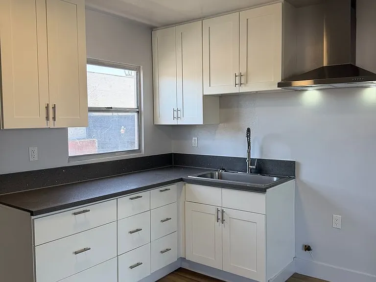7830 S Western Ave — Photo 12