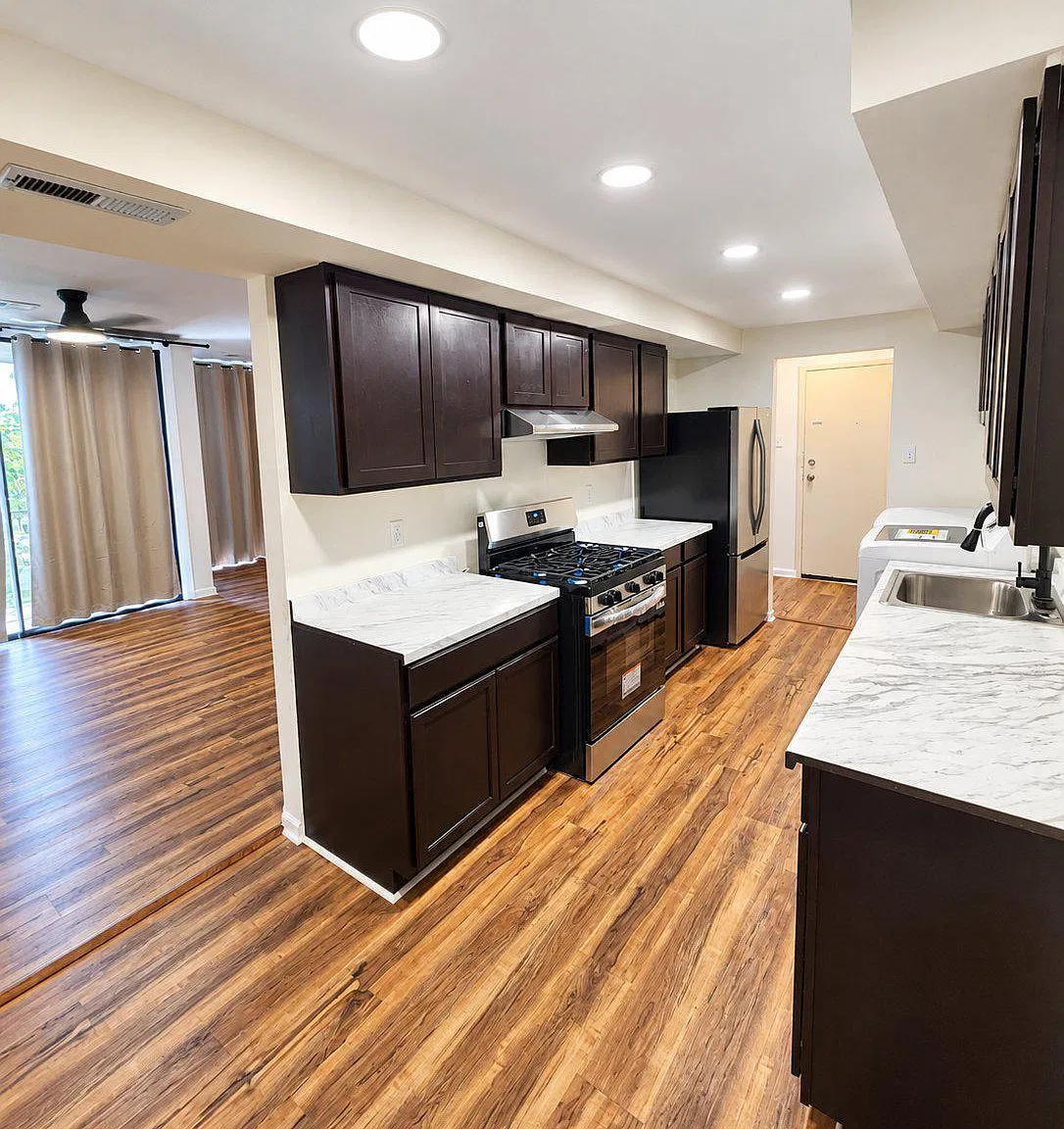 Pines Condominium — Photo 2