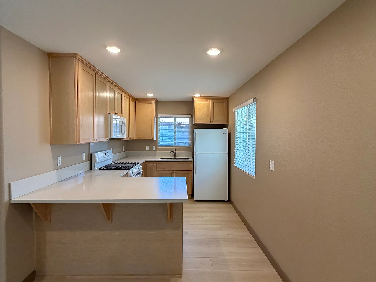 Studio, 500 sqft, $1,300 — Photo 2
