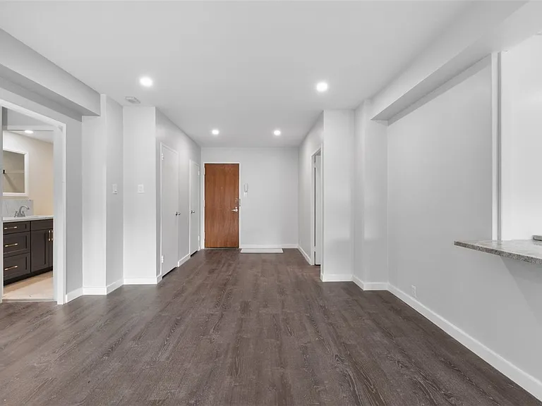 320 Fort Duquesne Blvd #8N — Photo 2