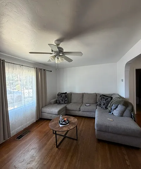 220 Clover St — Photo 4