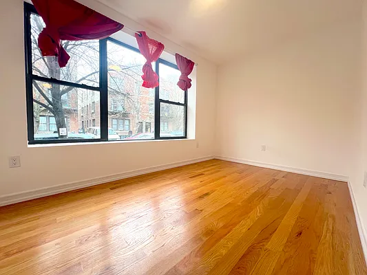 Rented by Capri Jet Realty Corp | media 4