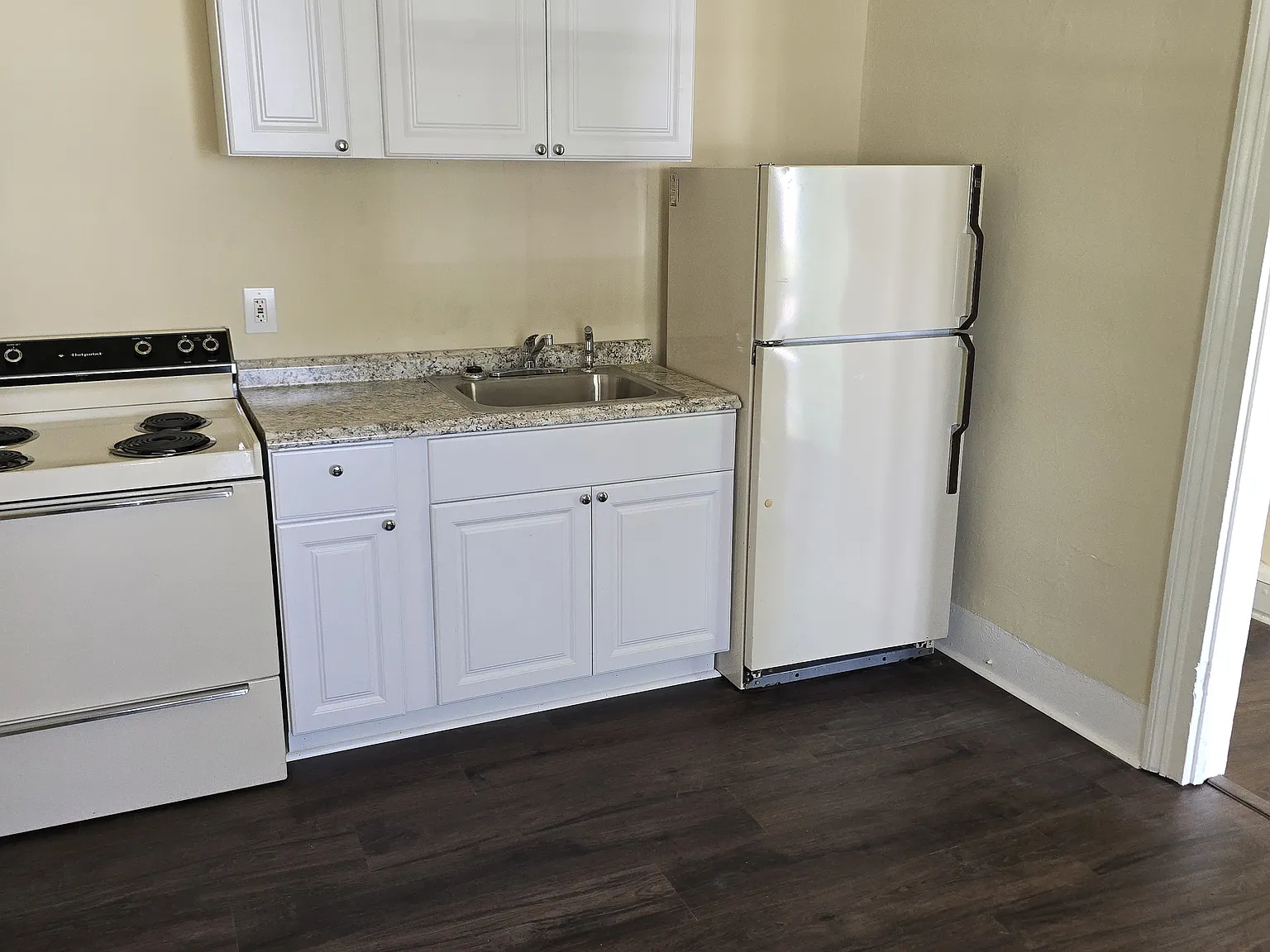1142 Farmer St — Photo 4