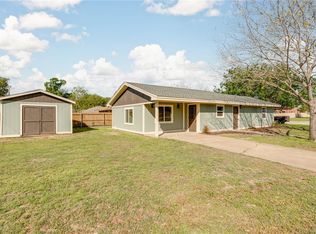 1302 Hackberry St, Hearne, TX 77859