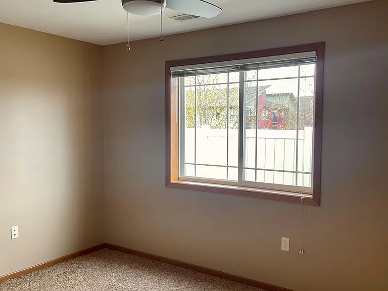 3552-3558 E Meadows Pl — Photo 20