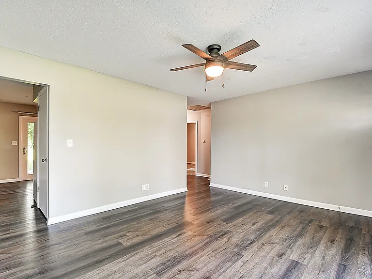 2515 Mullinix Rd — Photo 5
