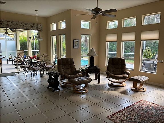 4th image of 3606 Gaviota Dr